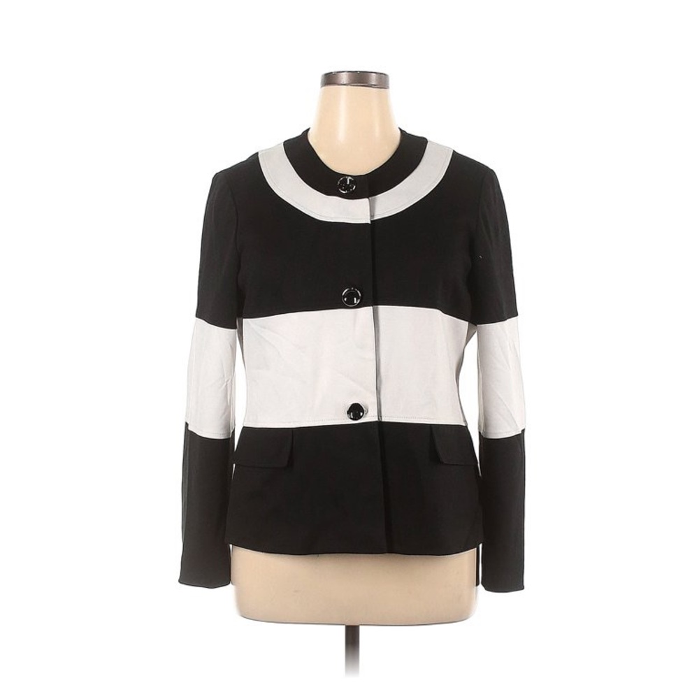Black and white Jones Wear blazer perfect condition. Size‎ M